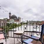 2 Bedroom Luxury In The Mile End By Den Stays